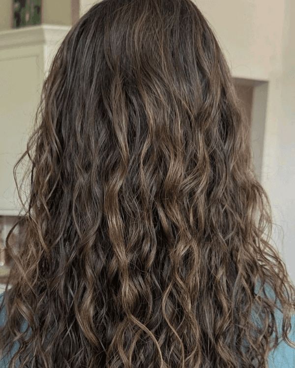 Get gorgeous, bouncy curls instantly with Bella Hararo’s 4 PCS Set Premium Curly Clip-In Extensions! Made from 100% natural human hair, these extensions provide instant length, volume, and well-defined curls for a flawless, natural look