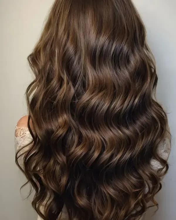 Achieve effortless waves and luxurious volume with Bella Hararo’s Indian Remy Flat-Tip Wavy Hair Extensions